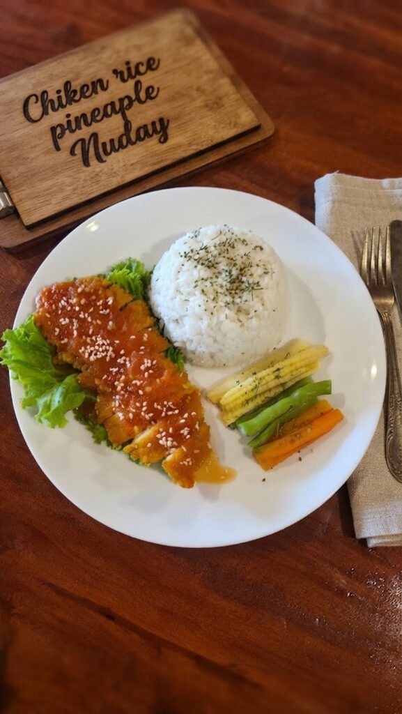 CHIKEN RICE PINEAPLE